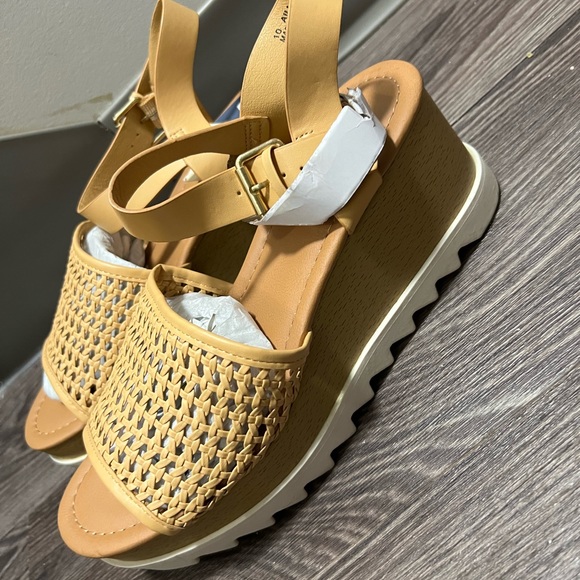 COPY - Woman’s wedges size 9 - Picture 6 of 7